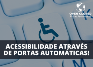 Ícone de acessibilidade em um teclado, representando inclusão e automação.