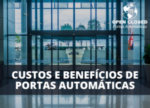 Portas automáticas em um ambiente corporativo, mostrando funcionalidade e estilo.