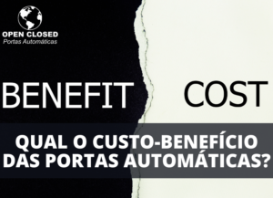 Balança representando custo-benefício para portas automáticas