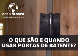 Dobradiça de porta de batente instalada em madeira