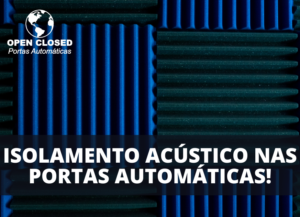 Painel de isolamento acústico em tons de azul e preto.